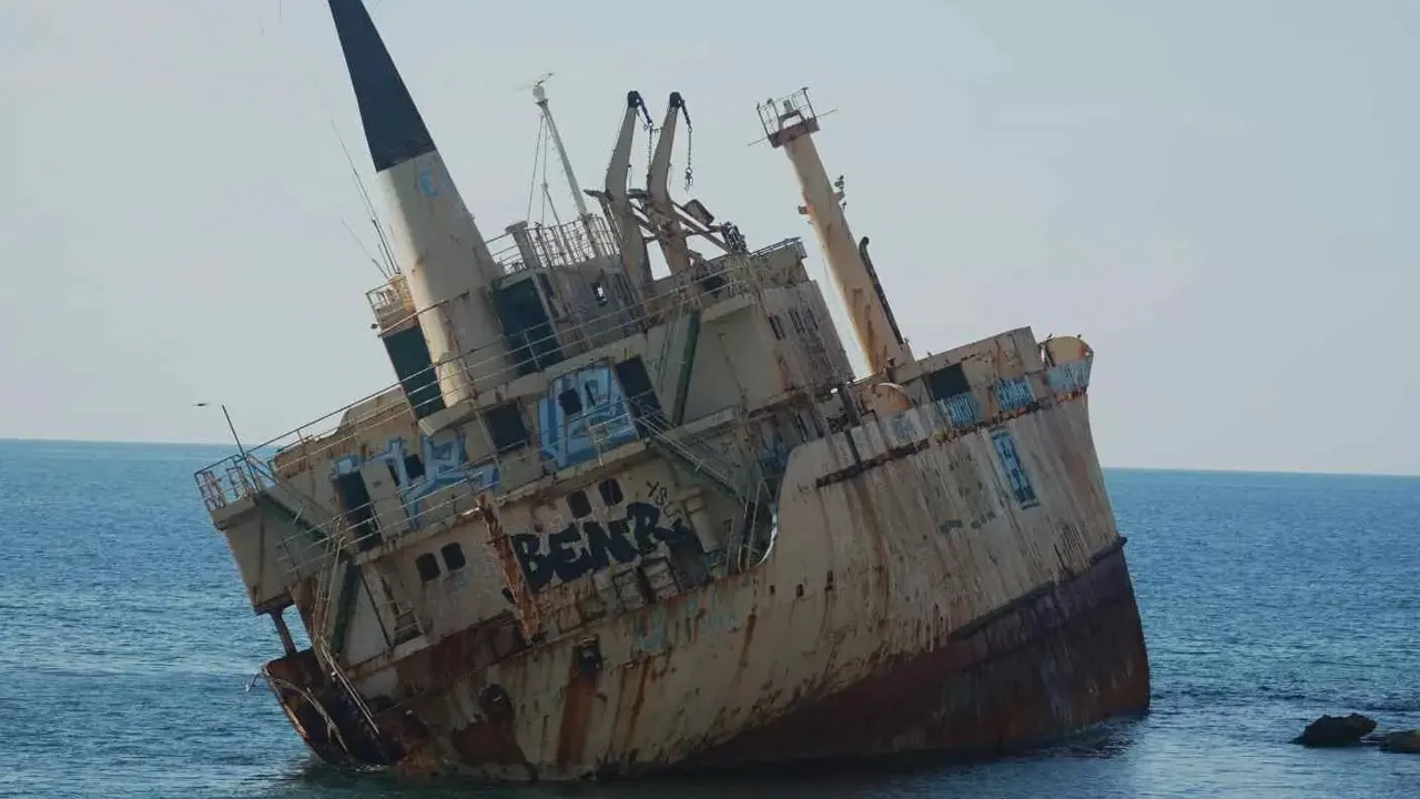 ইরানের সেই যুদ্ধজাহাজে নিহত হয়েছেন ১০৪ জন