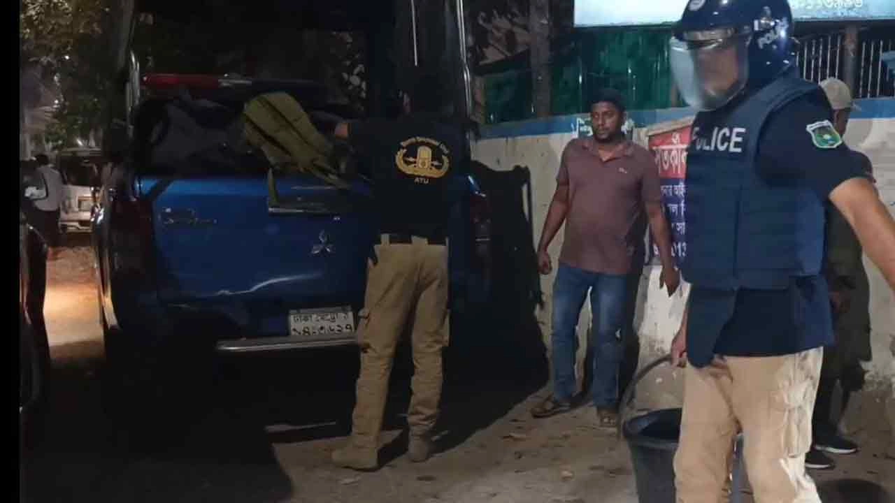 উদ্ধার হওয়া একটি বোমা নিয়ন্ত্রিত বিস্ফোরণের মাধ্যমে নিষ্ক্রিয় করেছে বোম্ব ডিসপোজাল ইউনিট