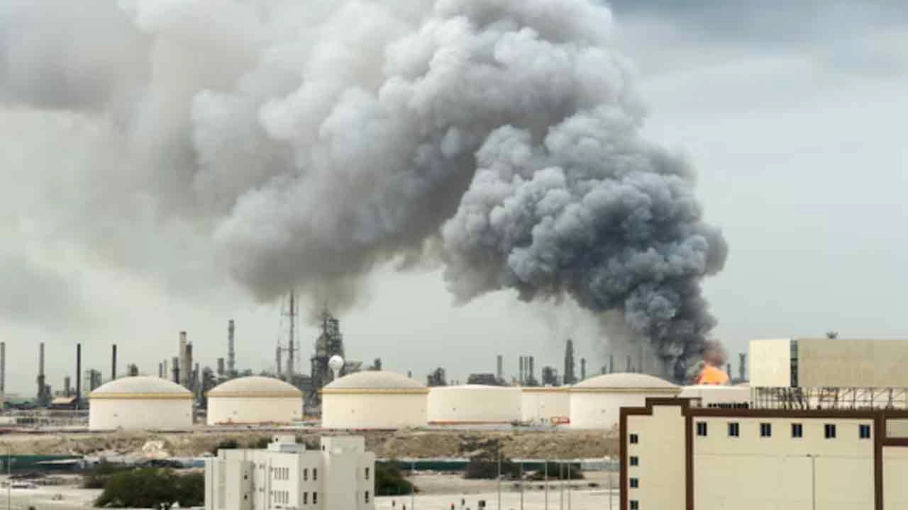 বাহরাইনের প্রধান তেল শোধনাগারে ইরানের ড্রোন হামলা