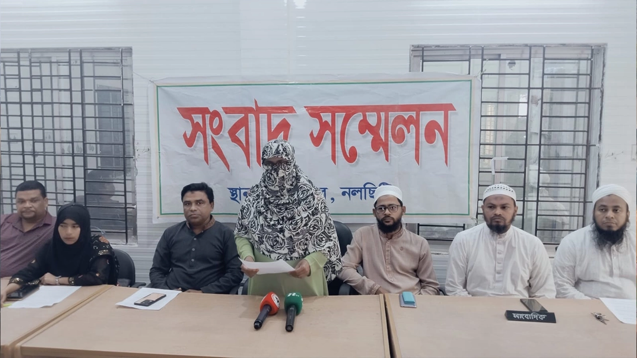 সংবাদ সম্মেলনে কথা বলছেন মাসুমা হাদি