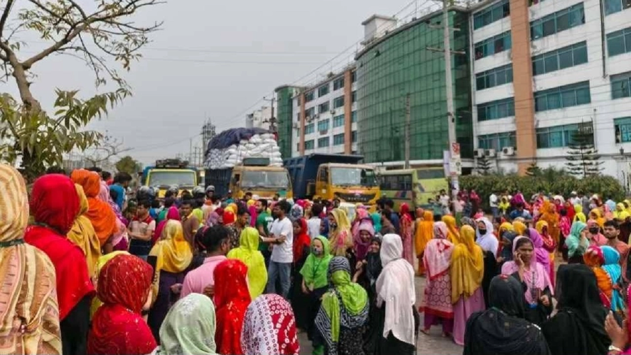 শ্রমিকদের বিক্ষোভ