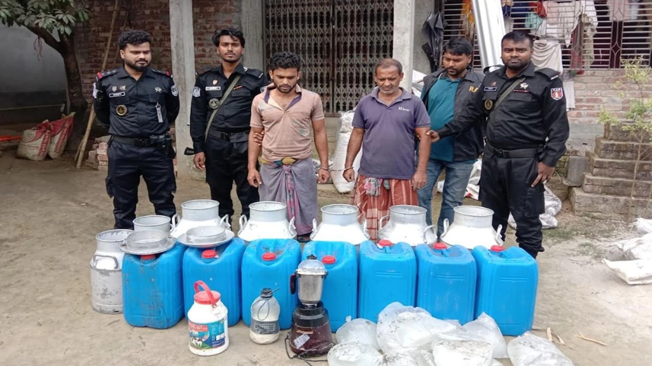 কেশবপুরে ভেজাল দুধ কারখানায় অভিযানে আটক ৬