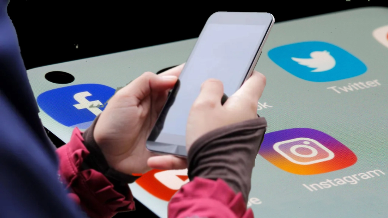 বৃহত্তম মুসলিম দেশে বন্ধ হচ্ছে ফেসবুক, টিকটক, ইউটিউব