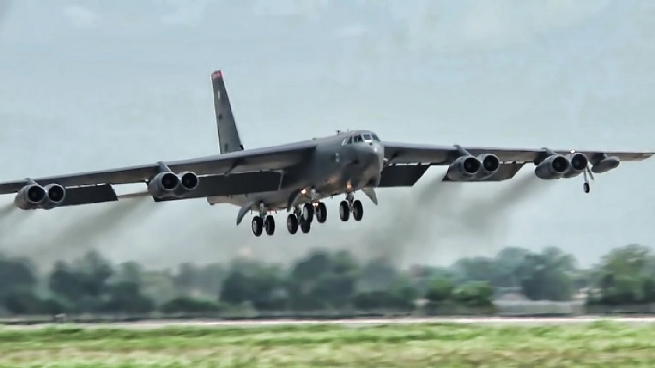 যুক্তরাজ্যে বি-৫২ বোমারু বিমান মোতায়েন, ইরানে পরমাণু হামলার শঙ্কা