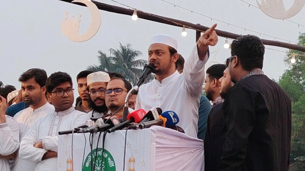 ‘ভদ্রতার মুখোশ পড়ে অনেক কেন্দ্রীয় নেতা চাঁদাবাজি করছেন’