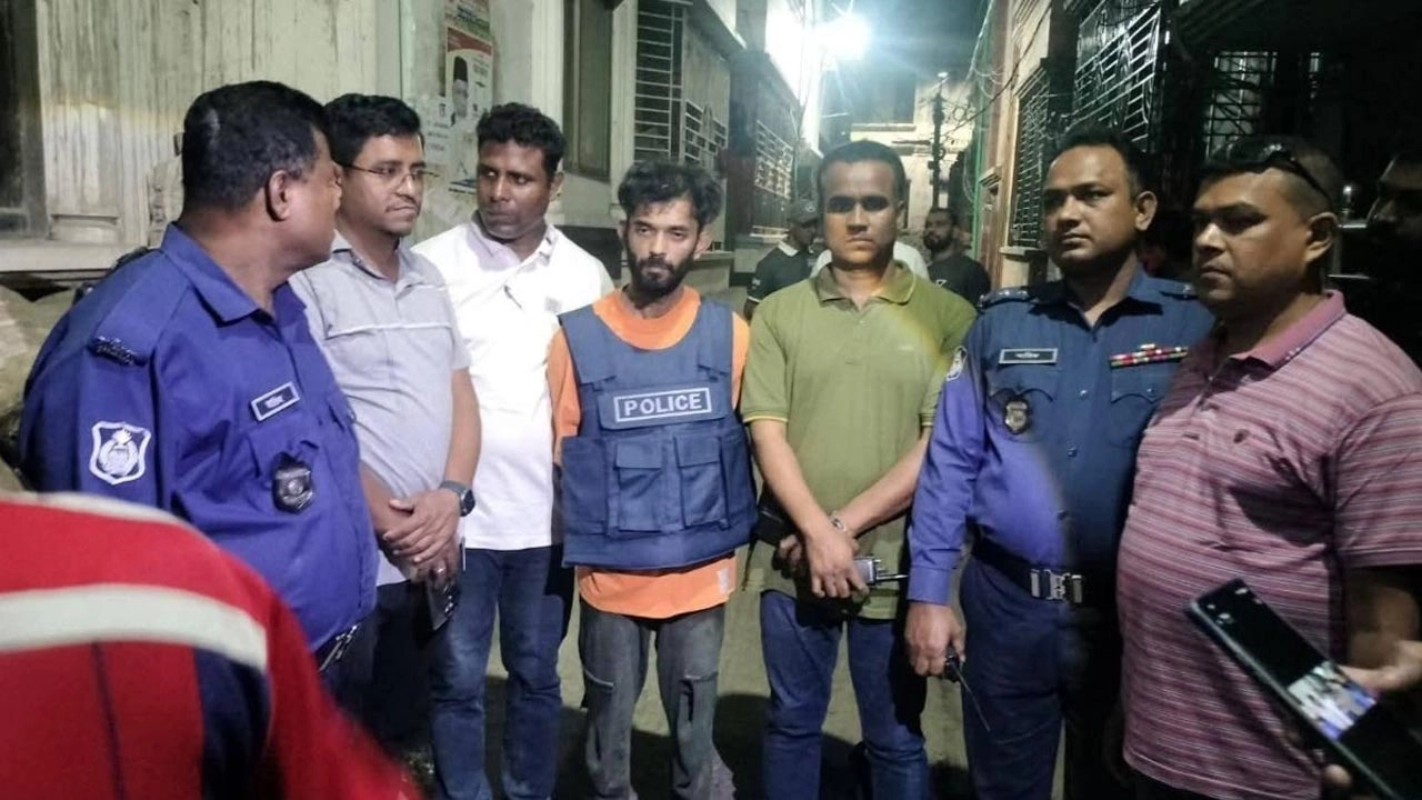 পুলিশের ছিনতাই হওয়া অস্ত্র উদ্ধার করা হয়েছে।