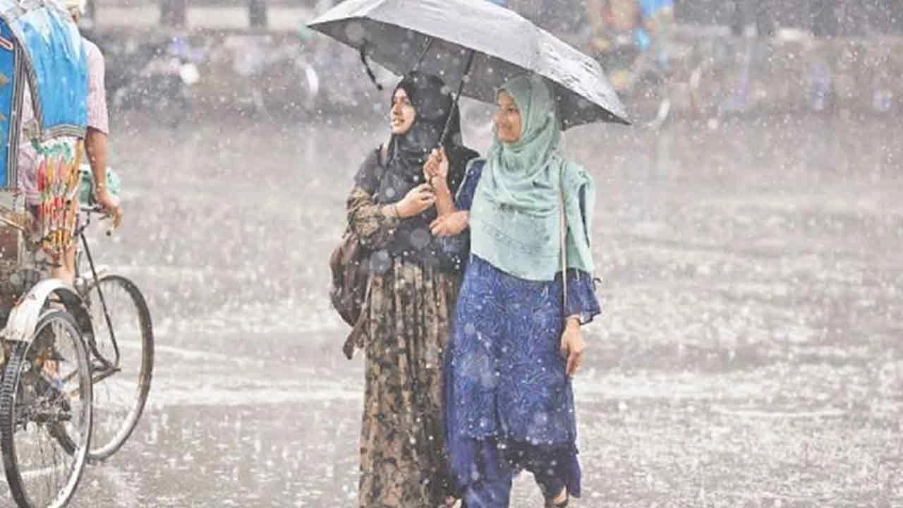 দেশজুড়ে বজ্রবৃষ্টির আভাস