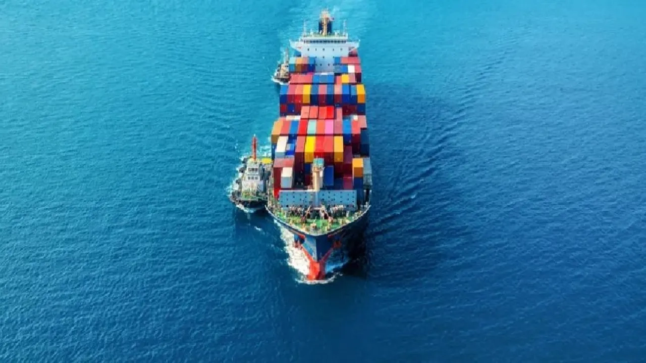 ট্যাংকার চট্টগ্রাম বন্দর জলসীমায় পৌঁছেছে