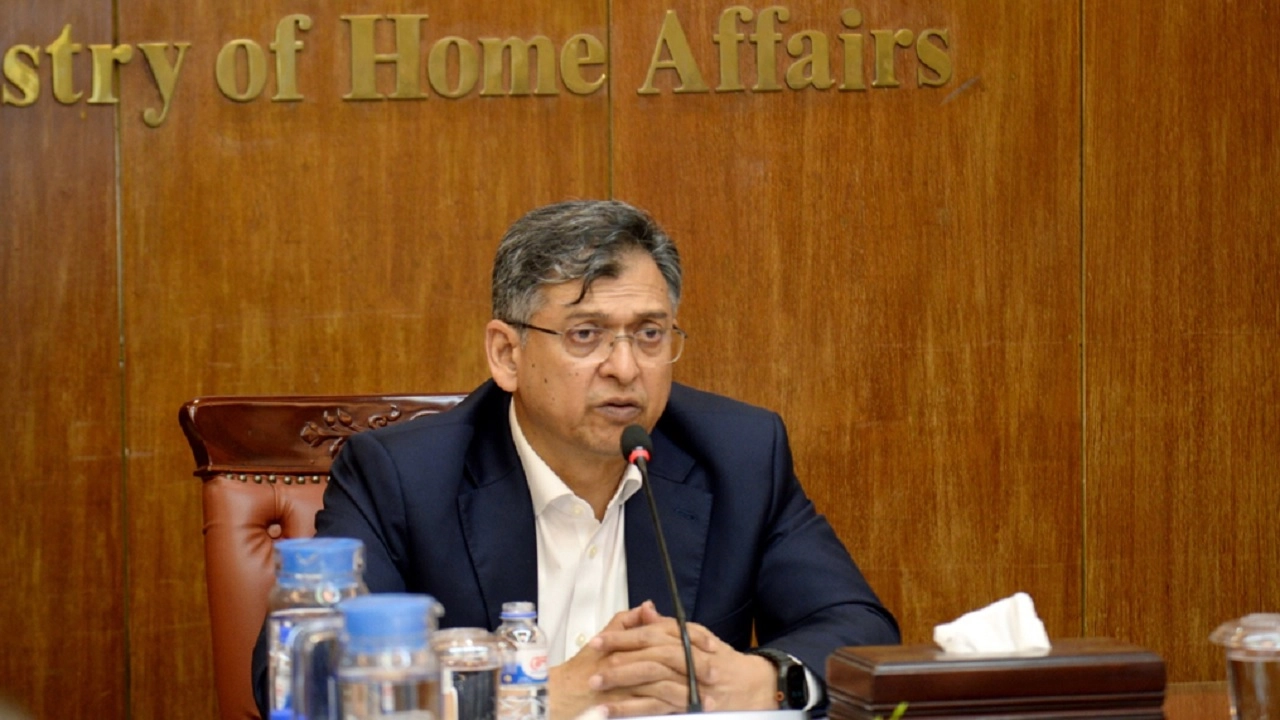 আগে সংসদে আসেন, তারপর গণভোটের বিষয়ে সিদ্ধান্ত: স্বরাষ্ট্রমন্ত্রী