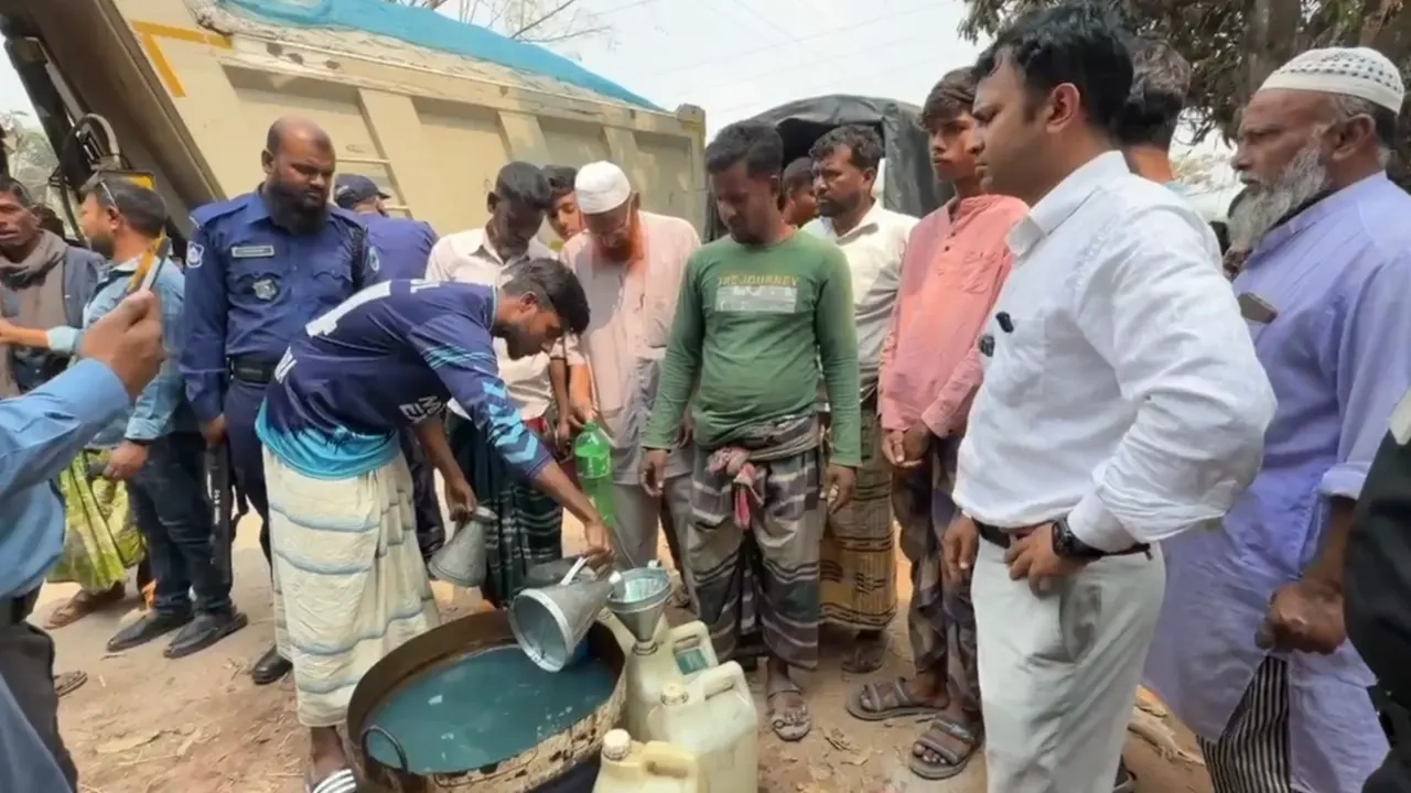 পাবনায় বাড়িতে মিললো মিনি পেট্রোল পাম্পের সন্ধান পাওয়া গেছে