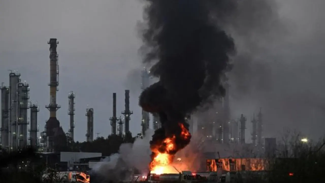 ইসরায়েলের তেল ও গ্যাস স্থাপনায় ইরানের হামলা