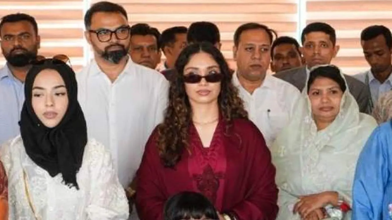 বাংলাদেশের খেলা দেখতে মিরপুরে জাইমা রহমান