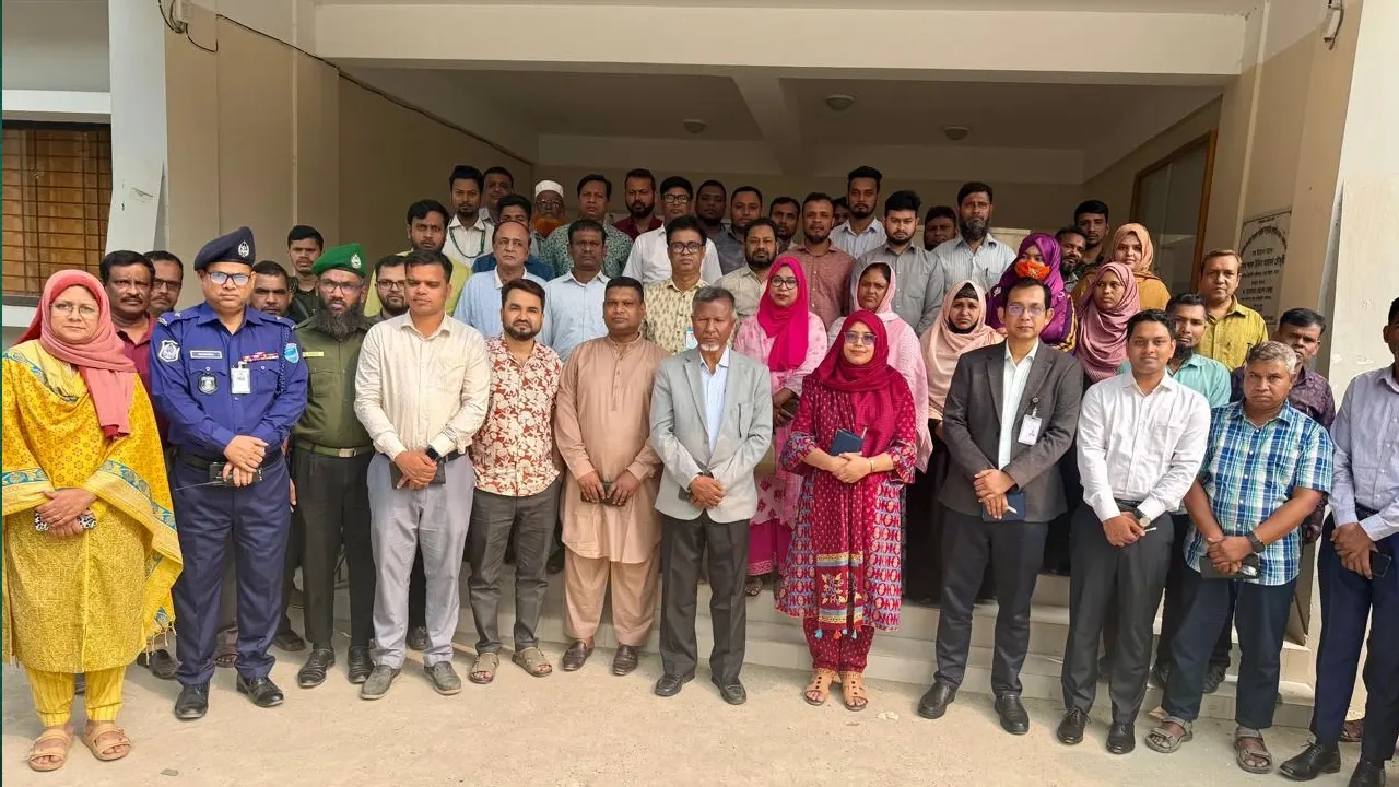 সিংগাইর উপজেলা পরিষদ কমপ্লেক্সে কর্মকর্তাদের সাথে  জনপ্রশাসন প্রতিমন্ত্রী মো. আব্দুল বারী