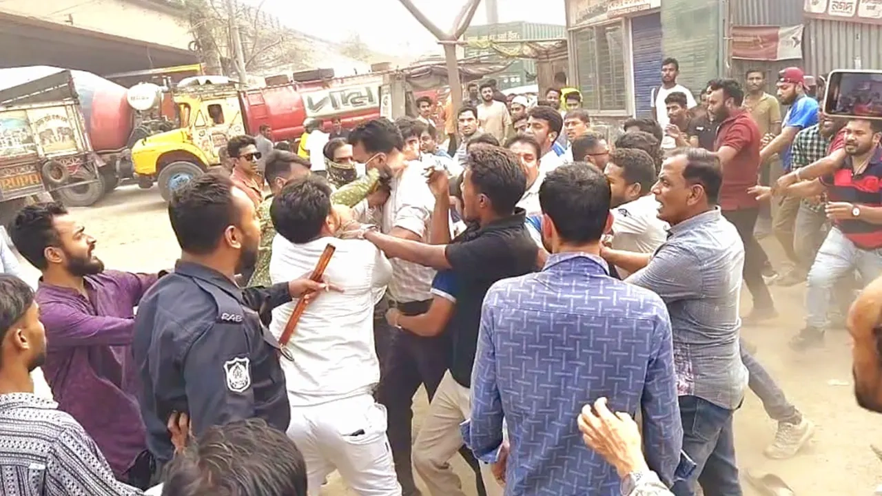 সিদ্ধিরগঞ্জে বালুর ঘাট দখলকে কেন্দ্র করে বিএনপির দু'পক্ষের সংঘর্ষ