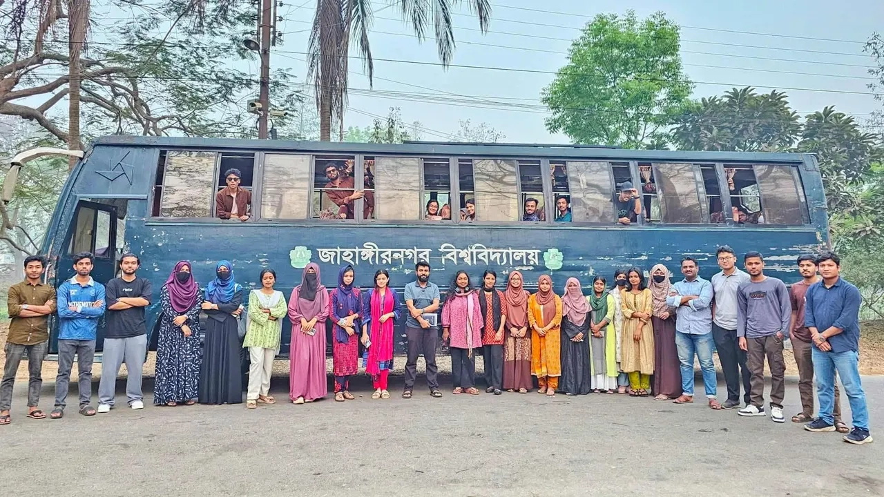 জাবি শিক্ষার্থীদের ঘরে ফেরার আনন্দে যুক্ত হলো জাকসু