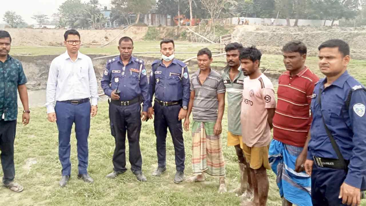 উপজেলা প্রশাসনের উদ্যোগে ভ্রাম্যমাণ আদালত পরিচালনা করেন উপজেলা সহকারী কমিশনার (ভূমি) ও নির্বাহী ম্যাজিস্ট্রেট মোঃ তানজিল কবির