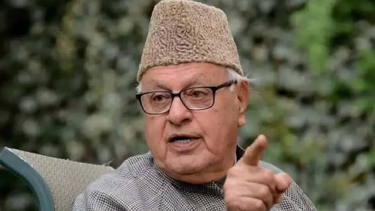 জম্মু-কাশ্মীরের সাবেক মুখ্যমন্ত্রীকে লক্ষ্য করে গুলি 