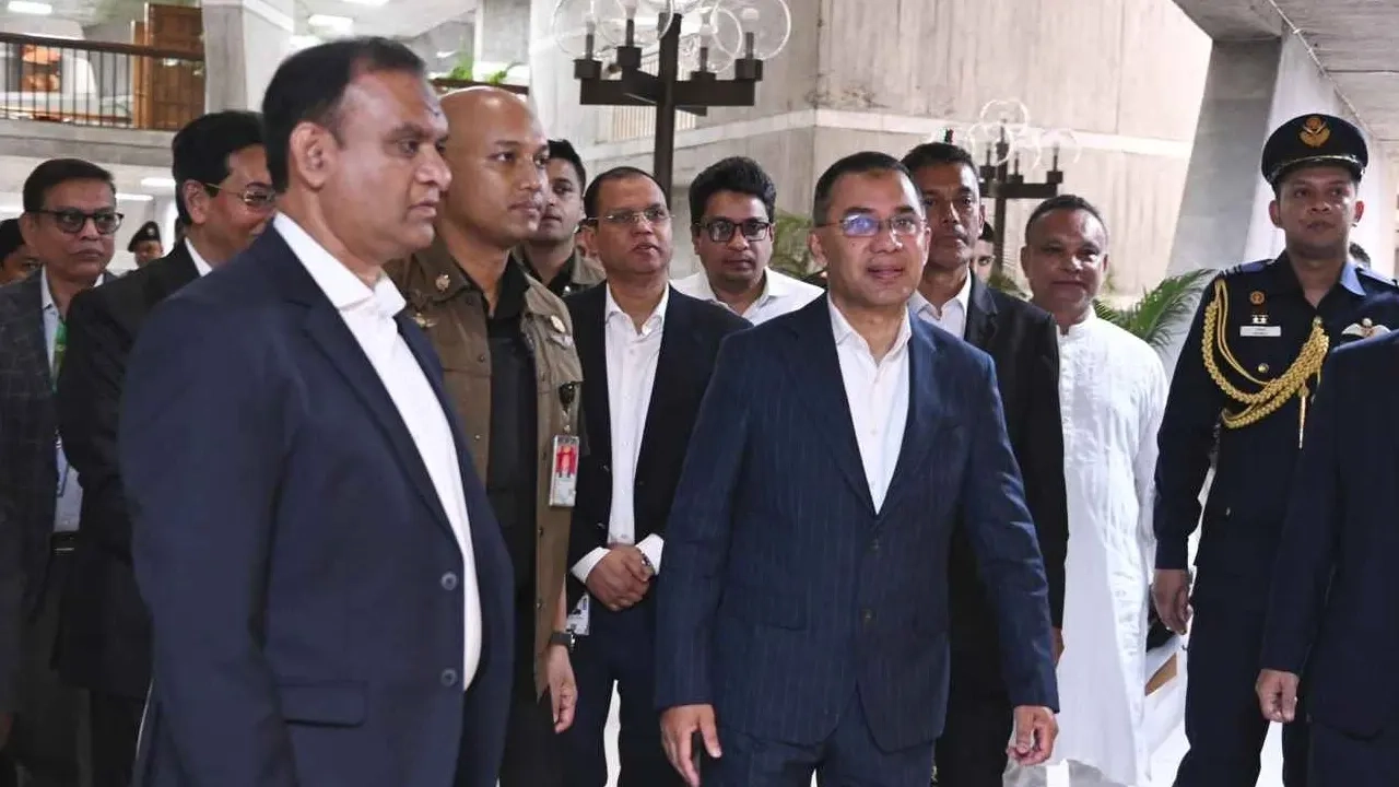 প্রথম অধিবেশনে যোগ দিতে সংসদে প্রবেশ করেছেন প্রধানমন্ত্রী তারেক রহমান । ছবি: সংগৃহীত