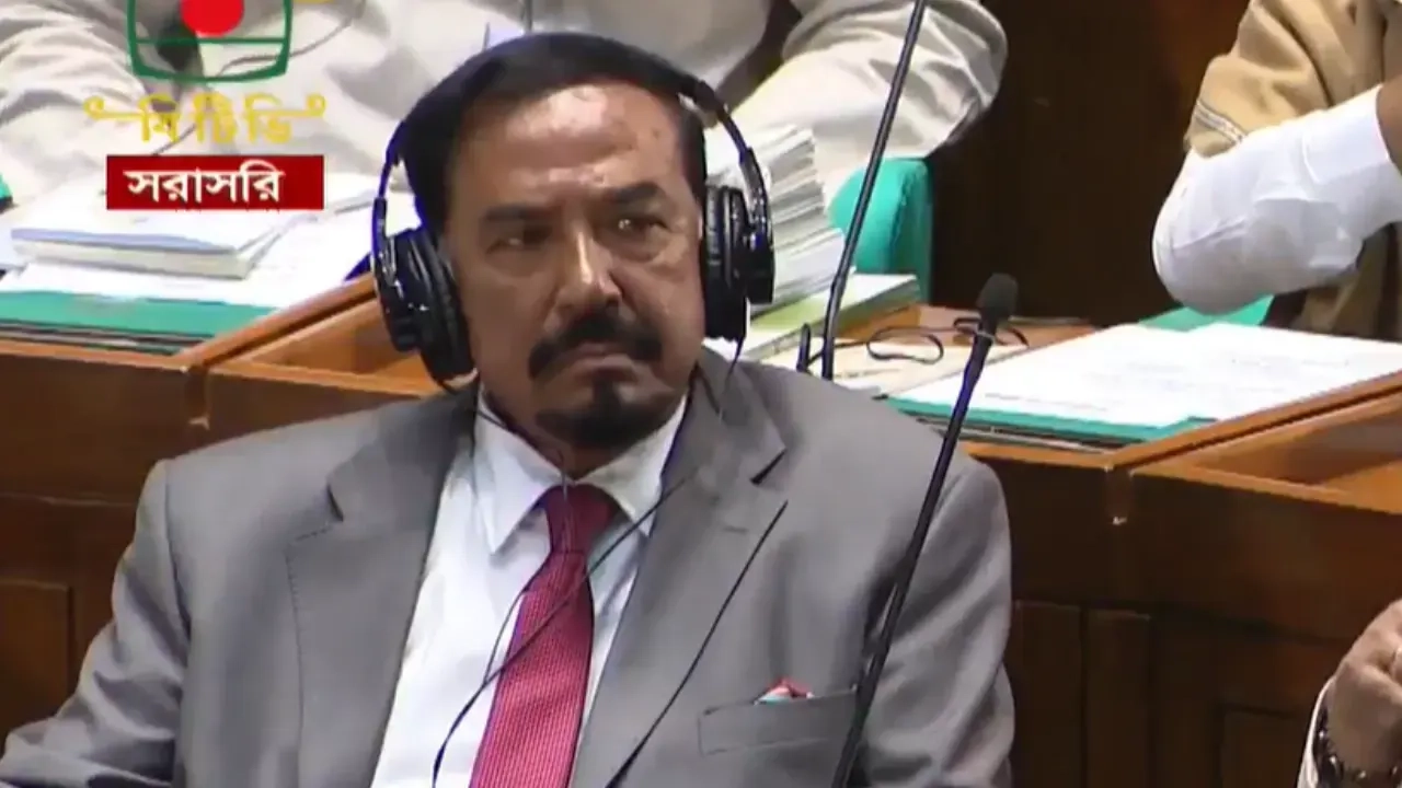 জাতীয় সংসদে মেজর (অব.) হাফিজ উদ্দিন আহমদ বীর বিক্রম। ছবি: সংগৃহীত