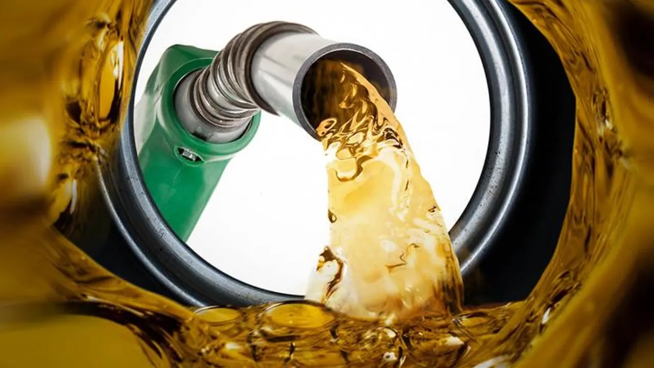 ‘তেলের দাম ২৪ হাজার টাকা হওয়ার জন্য প্রস্তুত থাকুন’