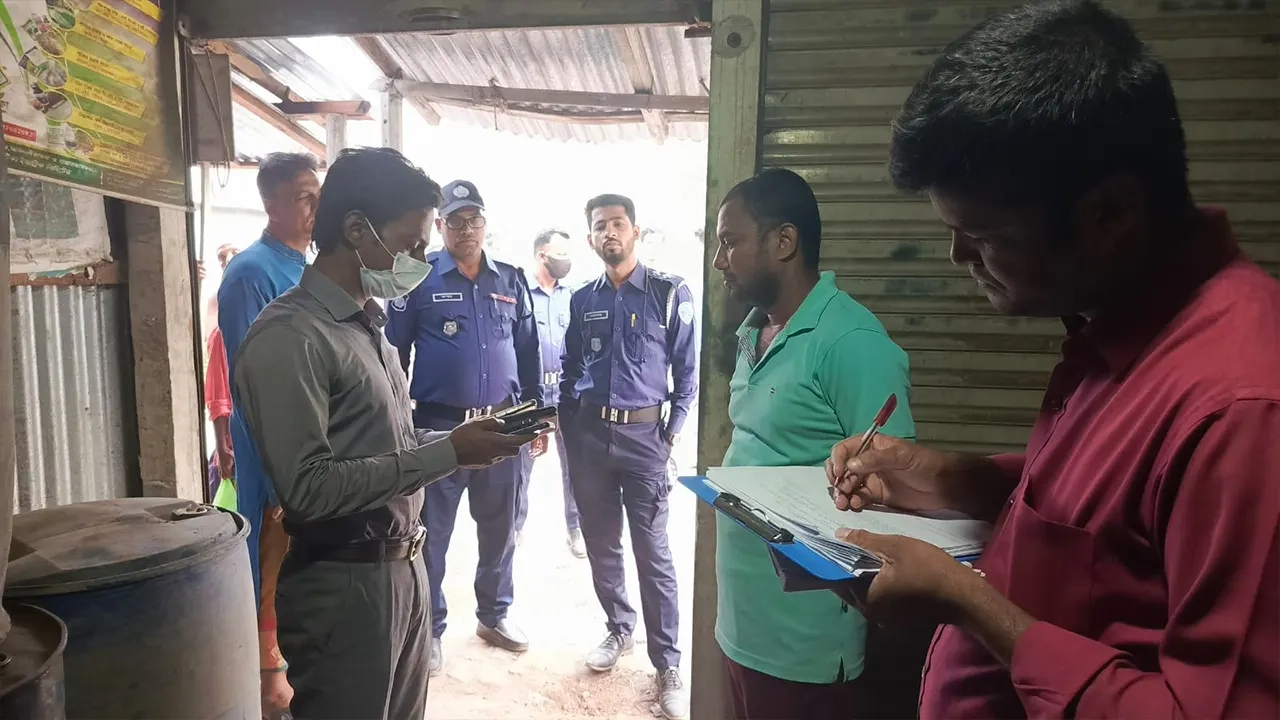 মতলবে জ্বালানি মজুদ করে কৃত্রিম সংকট, ব্যবসায়ীকে জরিমানা