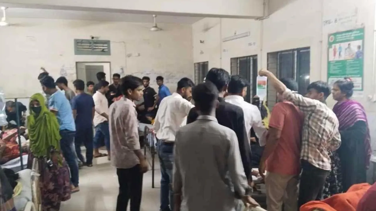 ইফতারে বিরিয়ানি খেয়ে হাসপাতালে ভর্তি হন অর্ধশতাধিক শ্রমিক