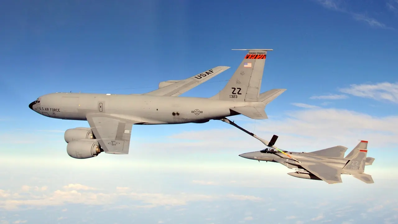 ইরাকের আকাশসীমায় মার্কিন রিফুয়েলিং উড়োজাহাজ বিধ্বস্ত