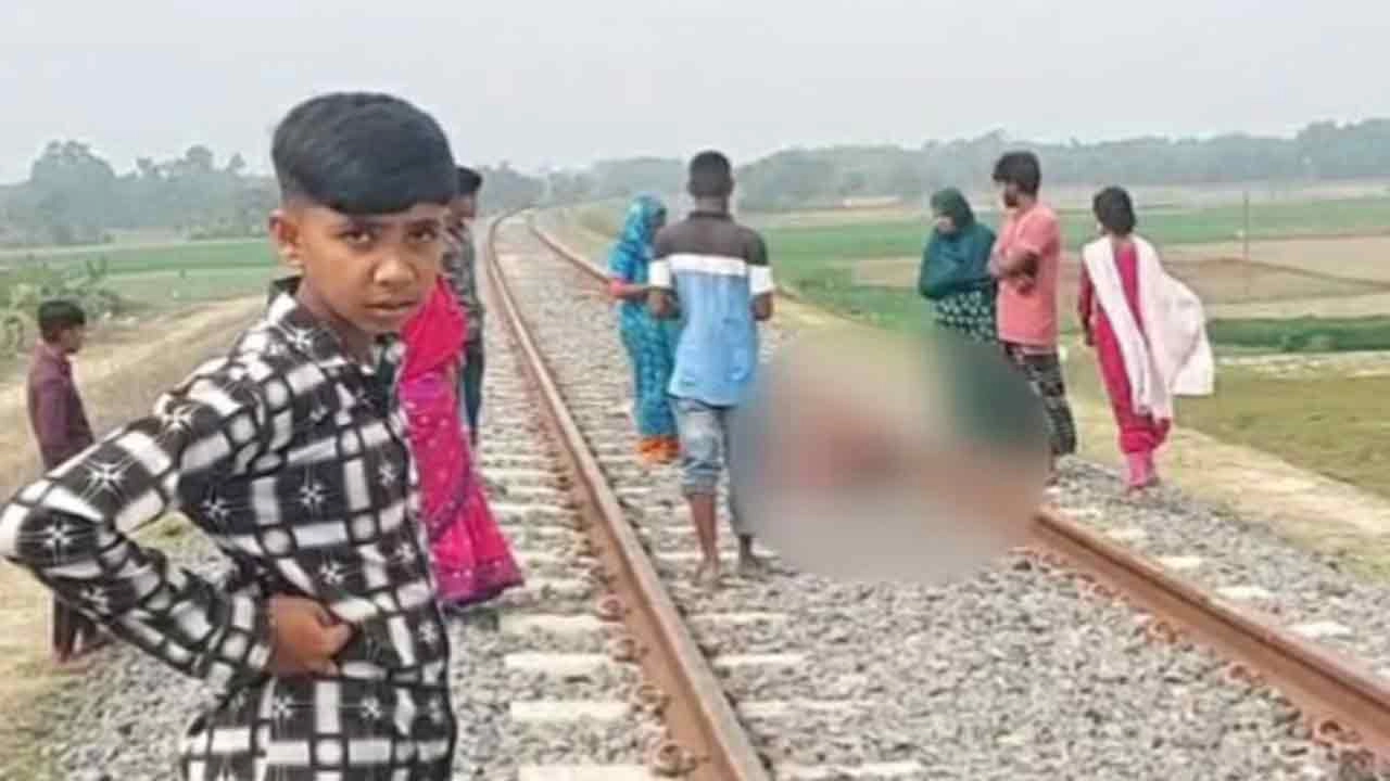 লোহাগড়ায় ট্রেনে কাটা পড়ে চাঁন মিয়া (৫৫) নামে একজন নিহত হয়েছেন।