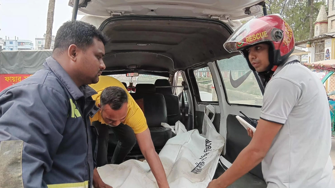 ধামরাই উপজেলা পরিষদের পুকুর থেকে নারীর মরদেহ উদ্ধার