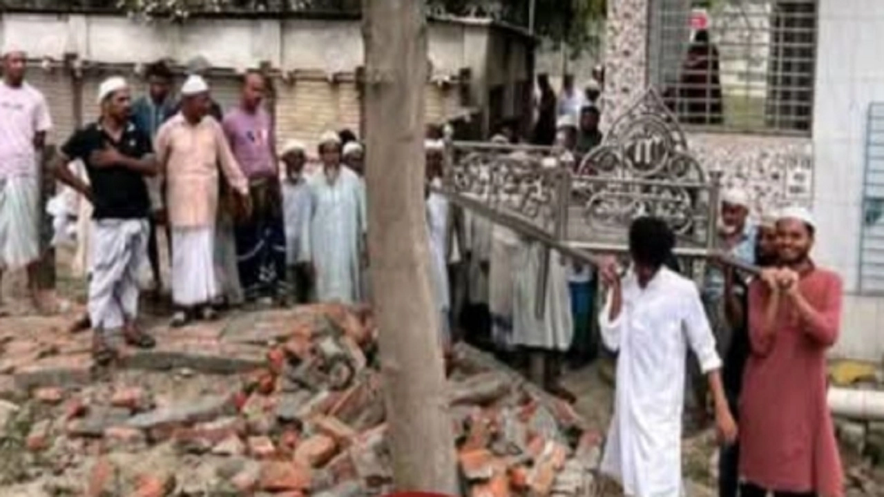 লাশ দাফনকে কেন্দ্র করে উত্তেজনাপূর্ণ পরিস্থিতি