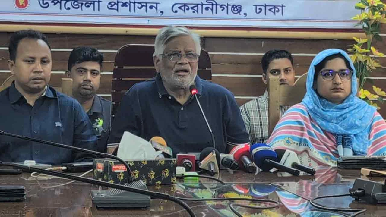 বক্তব্য রাখেন আমানউল্লাহ আমান