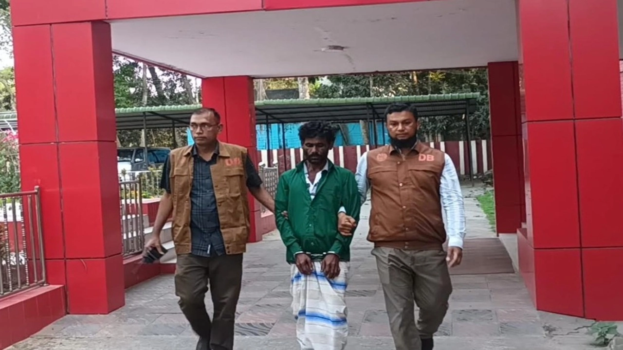 বিদেশি পিস্তল ও গুলিসহ আটক ১