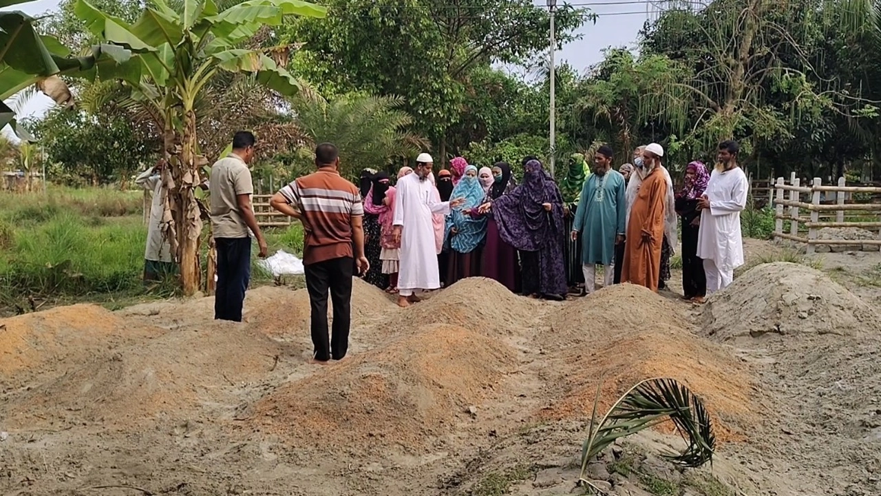 দুর্ঘটনার তৃতীয় দিনেও থামছেনা স্বজনদের আহাজারি