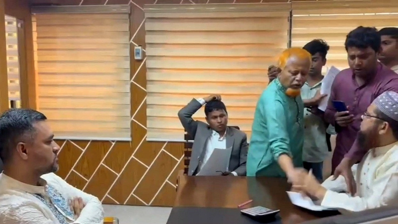 নিয়োগ পরিক্ষার খাতা ছিনিয়ে নেয়া সেই বিএনপি নেতার বিরুদ্ধে মামলা