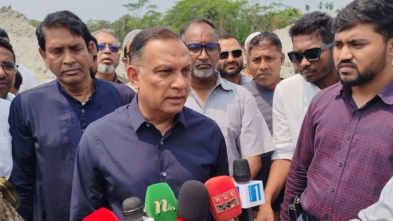 বস্ত্র ও পাট মন্ত্রণালয়ের প্রতিমন্ত্রী শরীফুল আলম