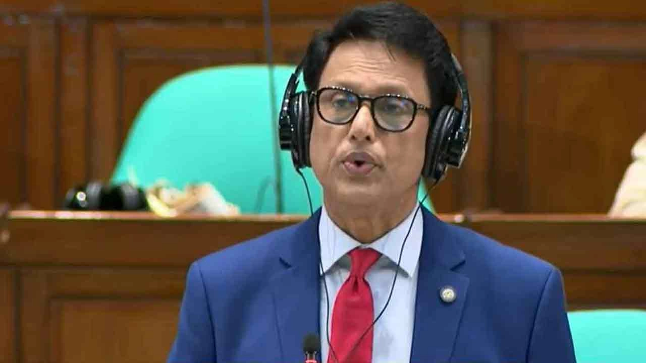 শিক্ষা এবং প্রাথমিক ও গণশিক্ষা মন্ত্রী ড. আ ন ম এহছানুল হক মিলন