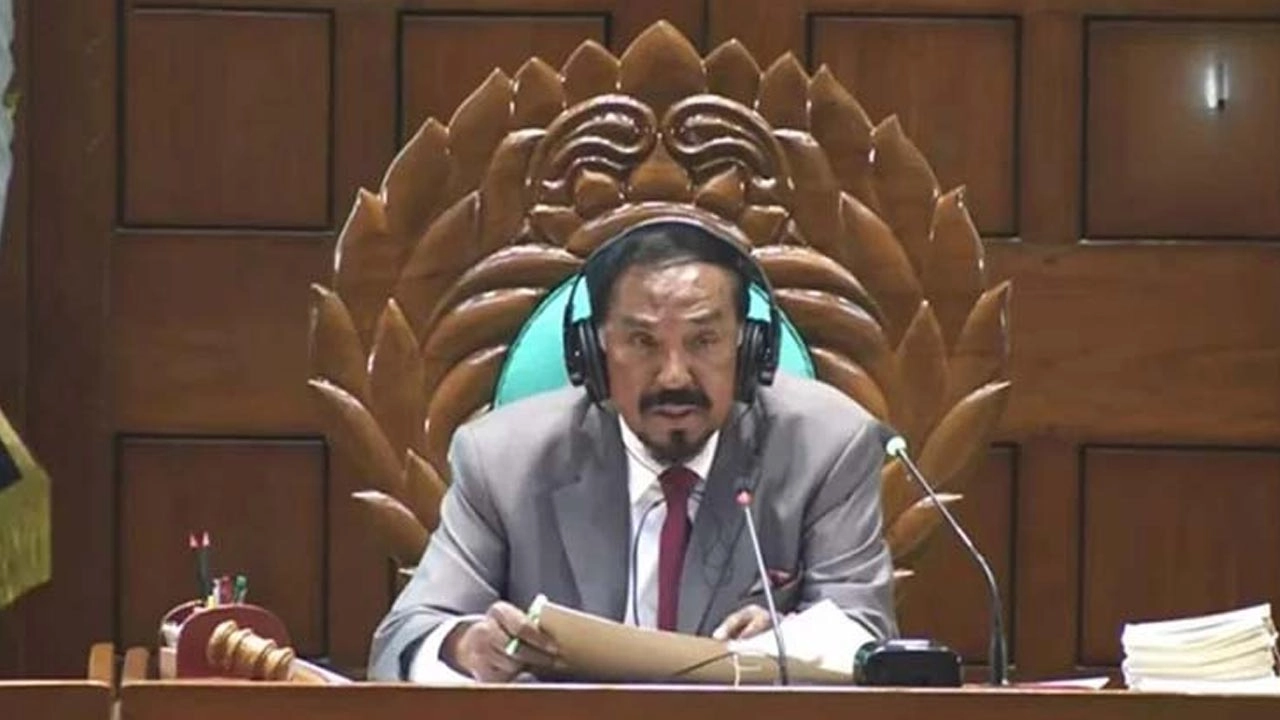 সংসদে স্পিকার মেজর (অব.) হাফিজ উদ্দিন আহমদ (বীর বিক্রম)।