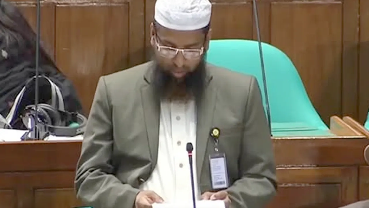 সংসদে দেখে বক্তব্য দেওয়া যাবে না, বিপাকে হাতপাখার এমপি