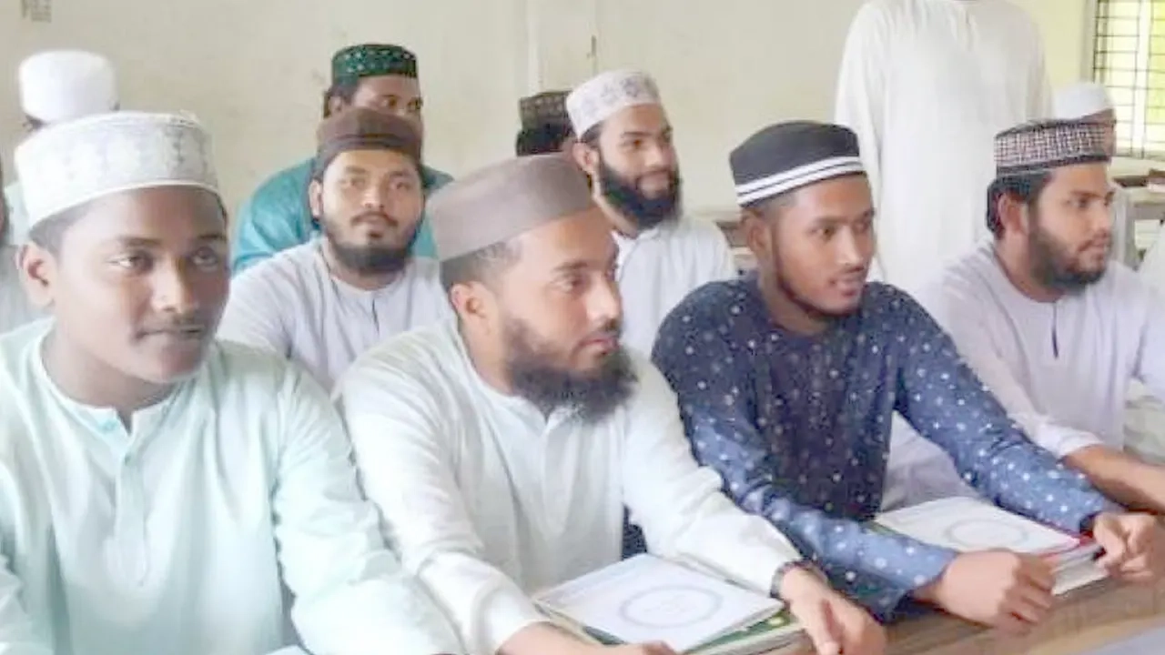ঈদ বোনাস পাননি মাদ্রাসার শিক্ষক-কর্মচারীরা, যা বলছে অধিদপ্তর
