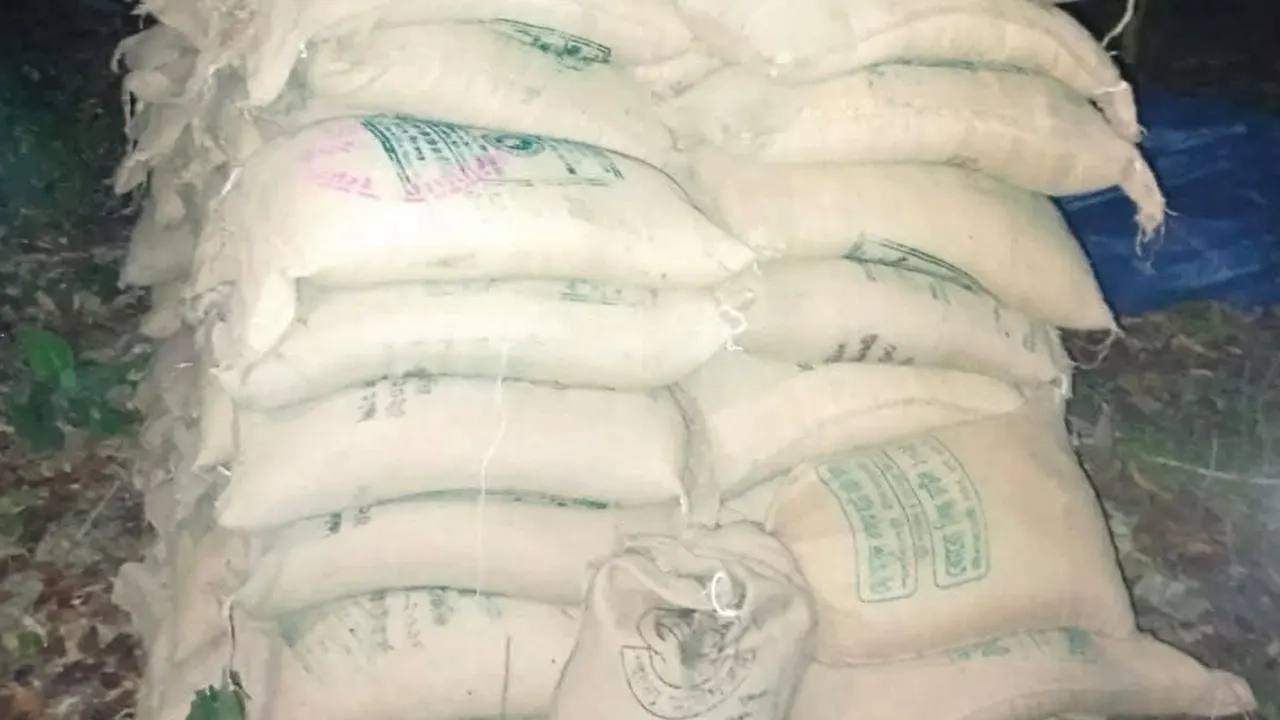 জঙ্গল থেকে উদ্ধারকৃত চালের বস্তা