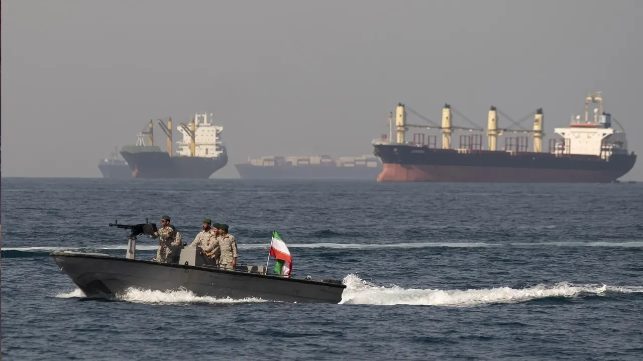 পারস্য উপসাগরে টহল দিচ্ছে ইরানের নৌ-বাহিনী ।। ফাইল ছবি