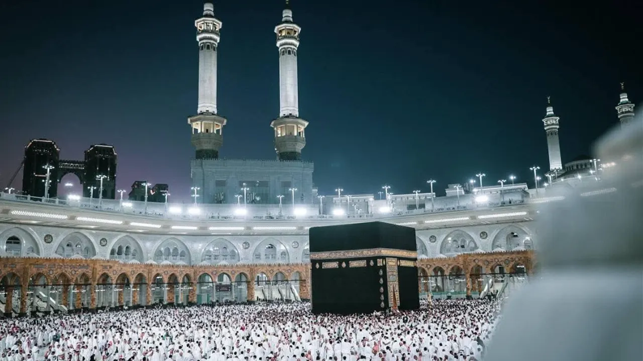পবিত্র মক্কার মসজিদুল হারামে ধর্মপ্রাণ মুসল্লিরা
