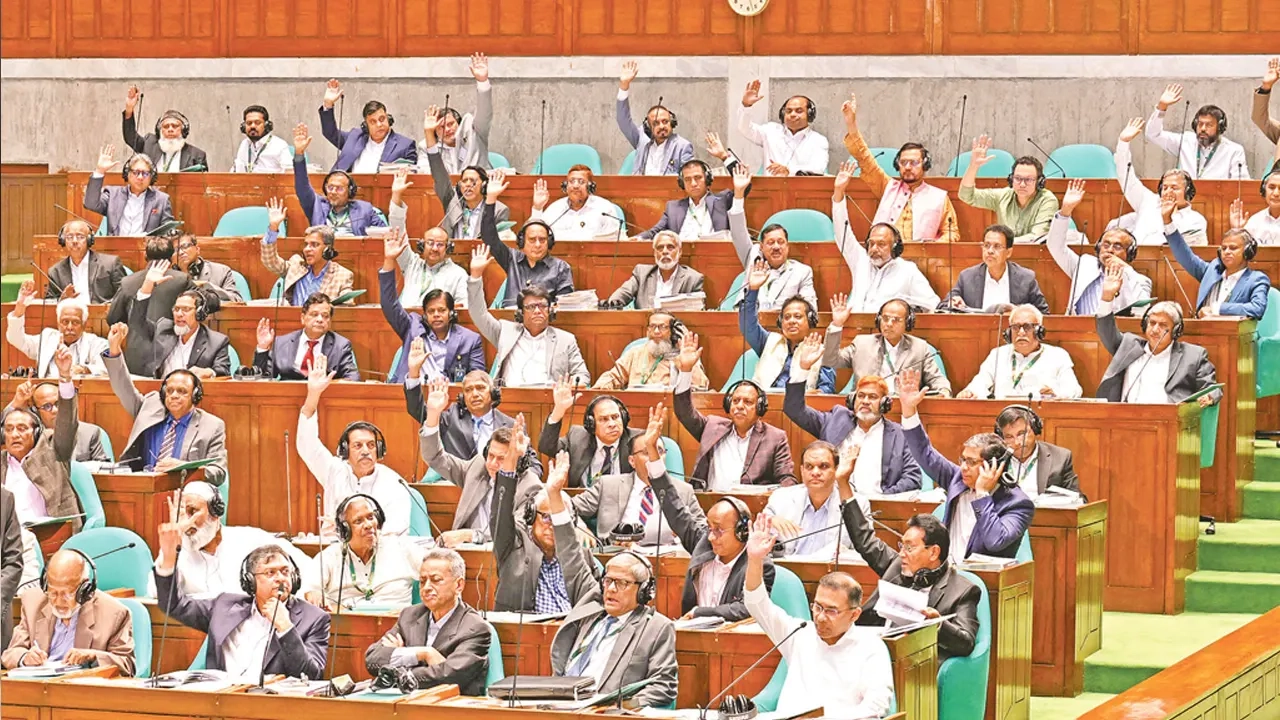 ত্রয়োদশ জাতীয় সংসদের প্রথম অধিবেশনের দ্বিতীয় দিনের বৈঠকে সংসদ সদস্যরা।। ছবি: সংগৃহীত