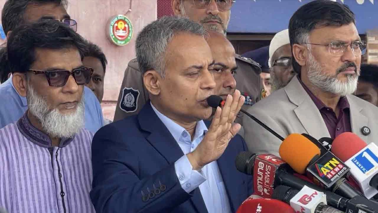 সড়ক পরিবহ ও সেতু মন্ত্রী শেখ রবিউল আলম