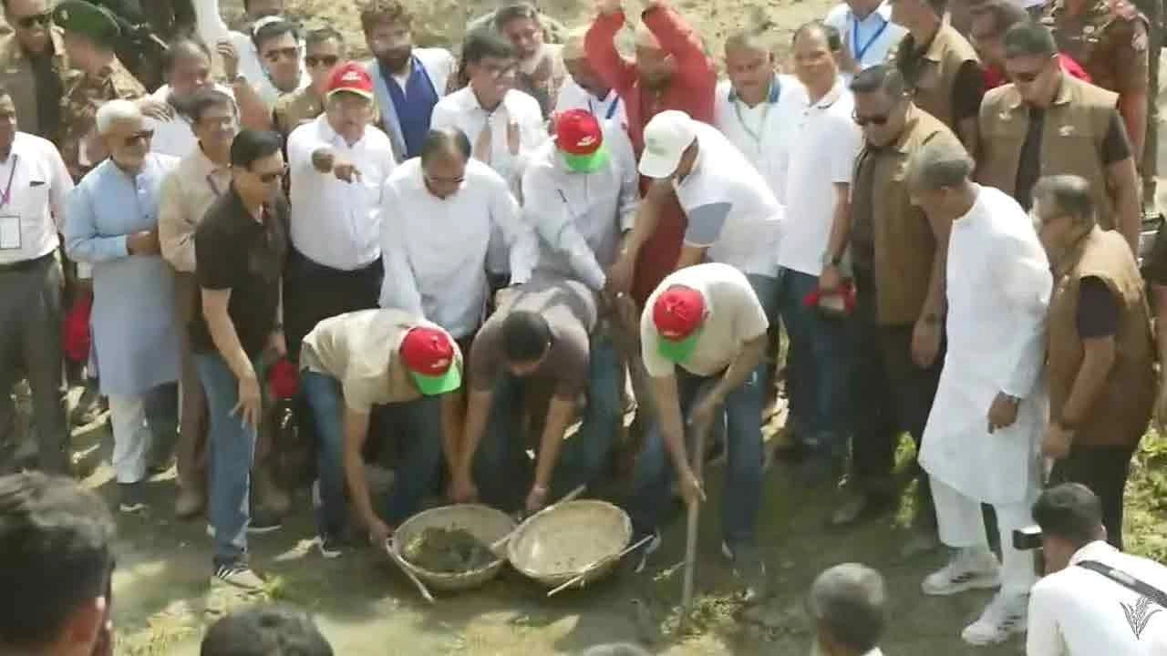 দেশব্যাপী নদী-নালা-খাল, জলাধার খনন ও পুনঃখনন কর্মসূচির শুভ উদ্বোধন করলেন প্রধানমন্ত্রী তারেক রহমান