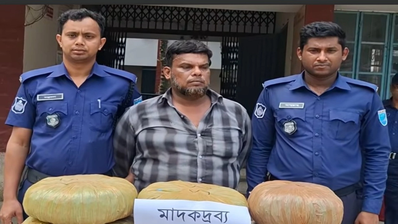 শিবালয়ে গাঁজাসহ এক মাদক ব্যবসায়ী গ্রেপ্তার 