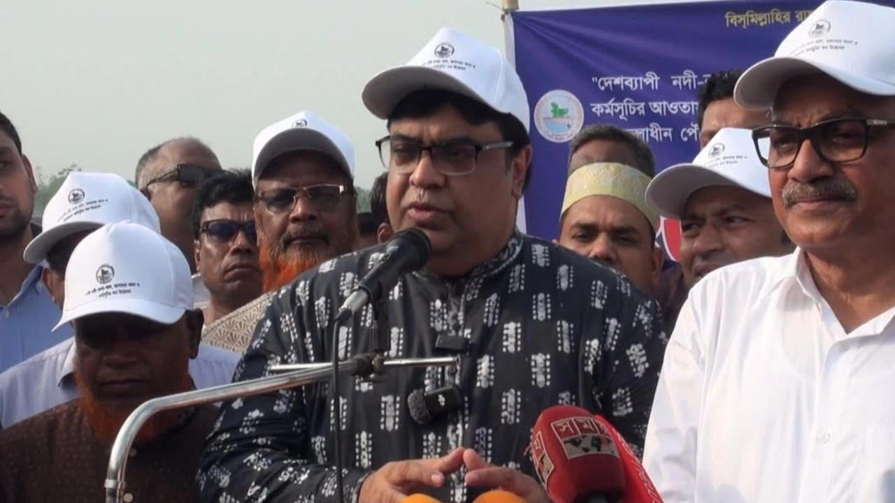 চাঁপাইনবাবগঞ্জে সাড়ে ৫ কোটি টাকার অধিক ব্যয়ে পুনঃখনন করা হচ্ছে ‘নবাব খাল’।