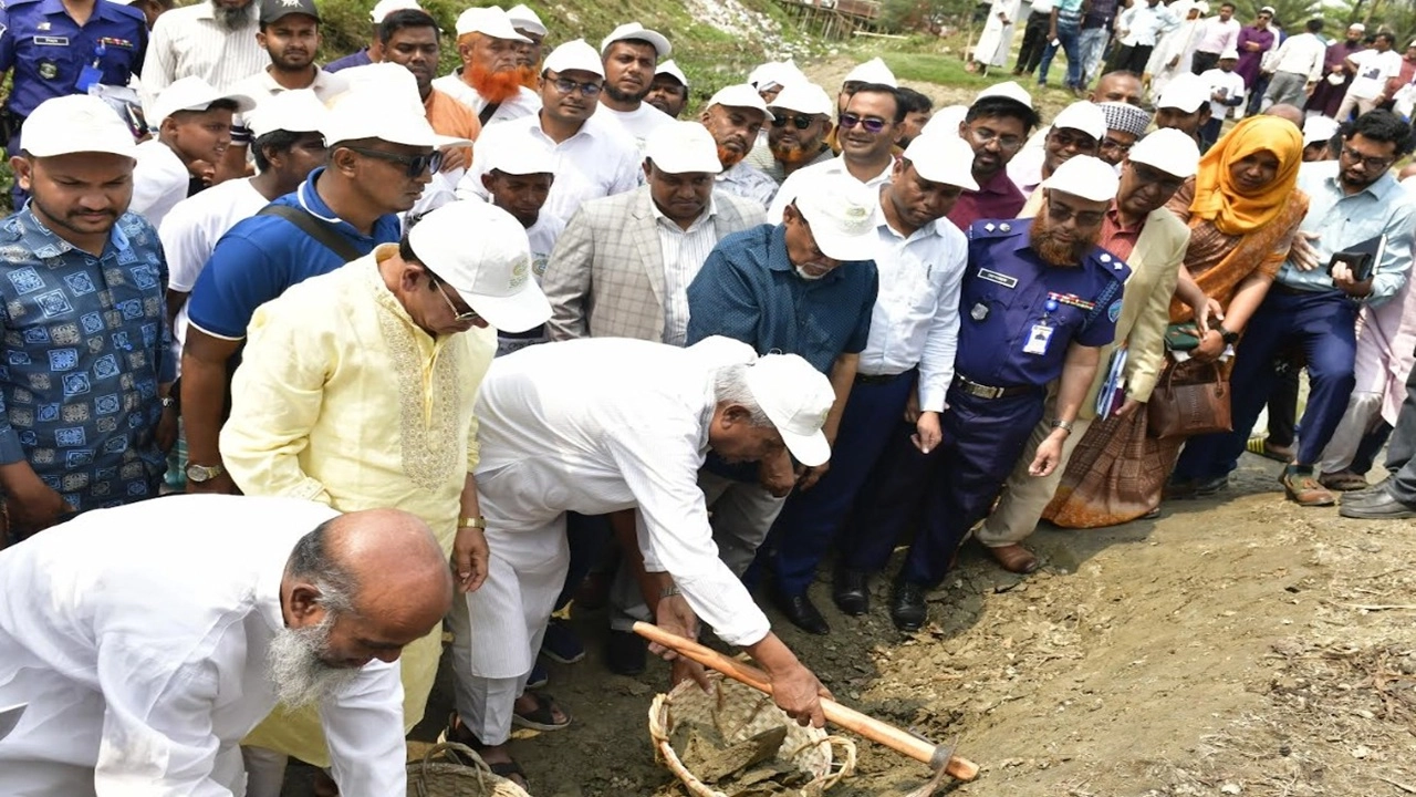 নোয়াখালীতে খাল খনন কর্মসূচির উদ্বোধন