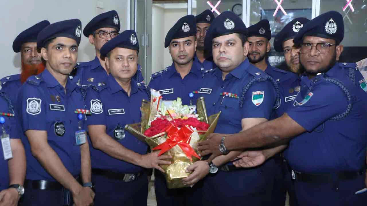 চুয়াডাঙ্গা জেলার নবাগত পুলিশ সুপার মোহাম্মদ রুহুল কবীর খান যোগদান