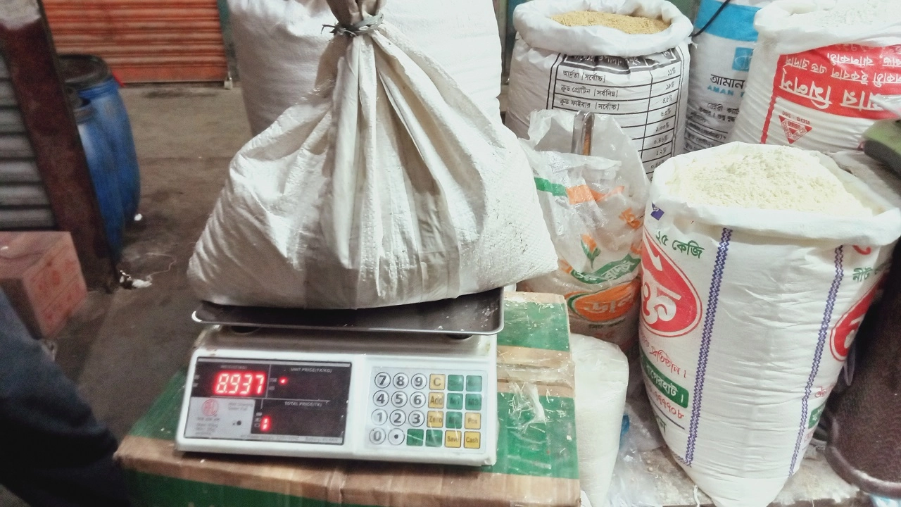 ভিজিএফের চাল বিতরণে অনিয়ম